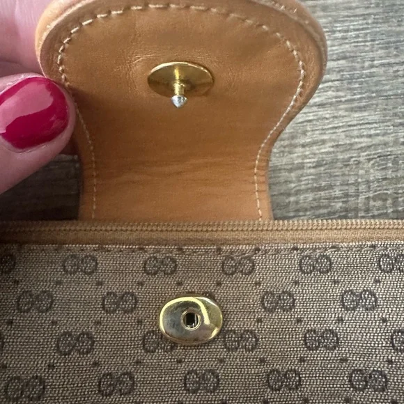 Gucci Beige Monogram Clutch with Red and Green Accent - Picture 5 of 8